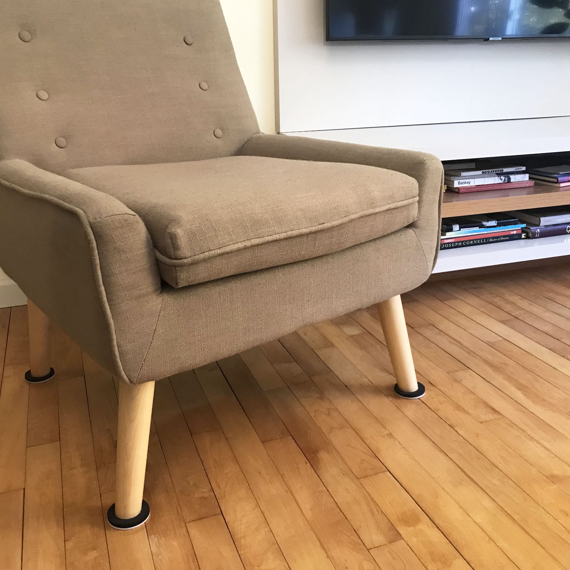 slide 4 of 6, RELIABILT 4 -Pack 2-1/2-in Round Felt Hard surface Furniture Slider, 1 ct