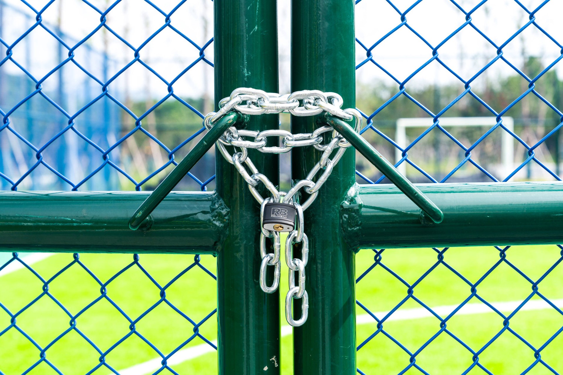 slide 4 of 6, RELIABILT Keyed Padlock, 1-5/8-in Wide x 7/8-in Shackle Keyed Different, 1 ct