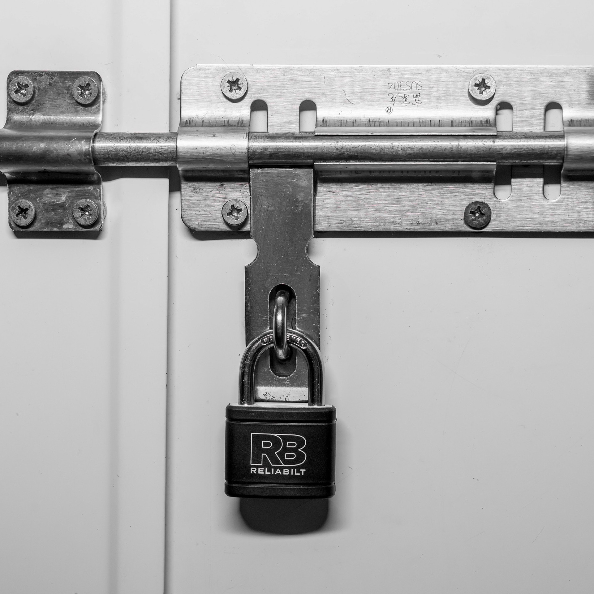 slide 5 of 6, RELIABILT Keyed Padlock, 1-5/8-in Wide x 7/8-in Shackle Keyed Different, 1 ct