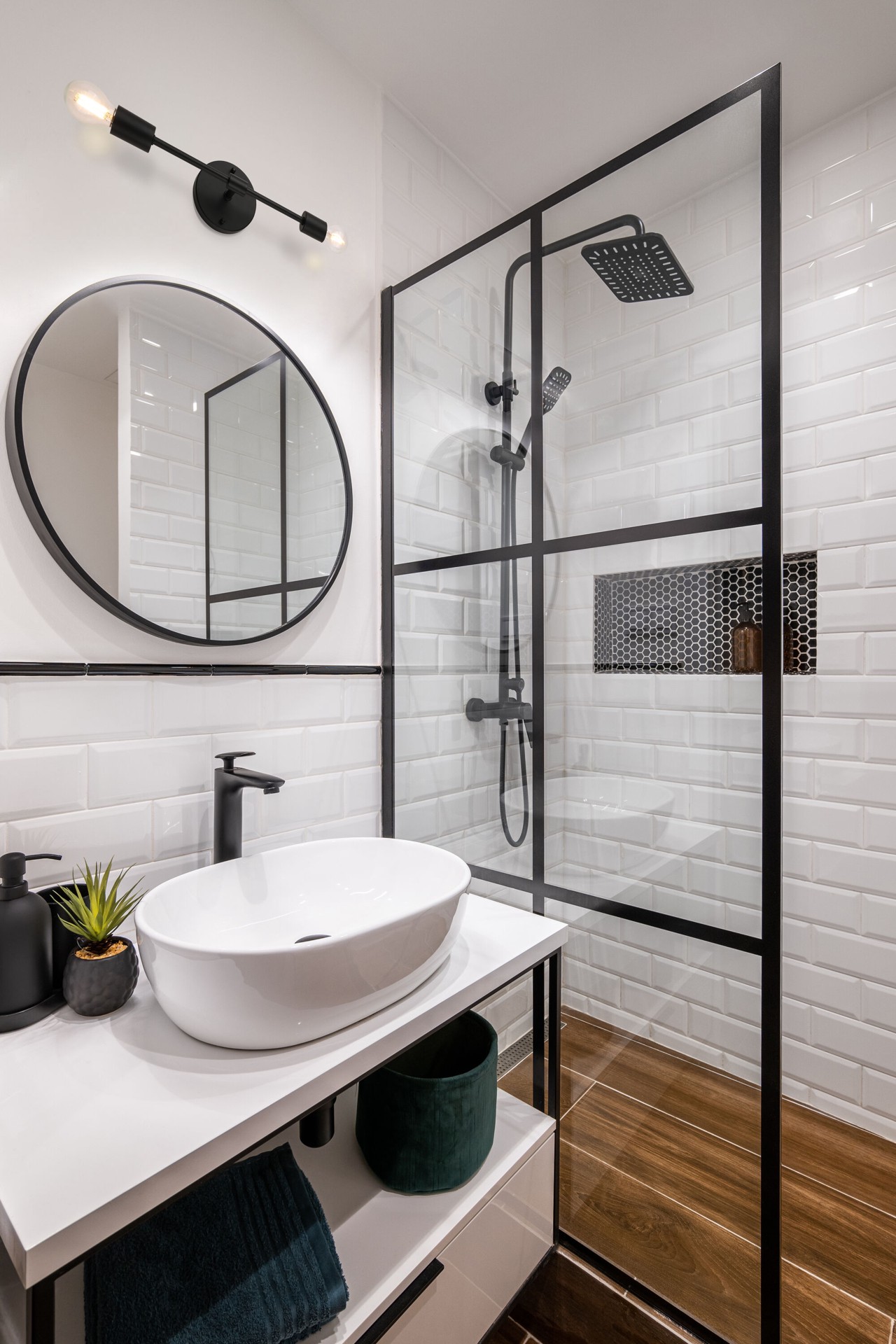 slide 5 of 6, Origin 21 Shaye 4.5-in 2 Light Matte Black Modern/contemporary Bathroom Vanity light, 1 ct