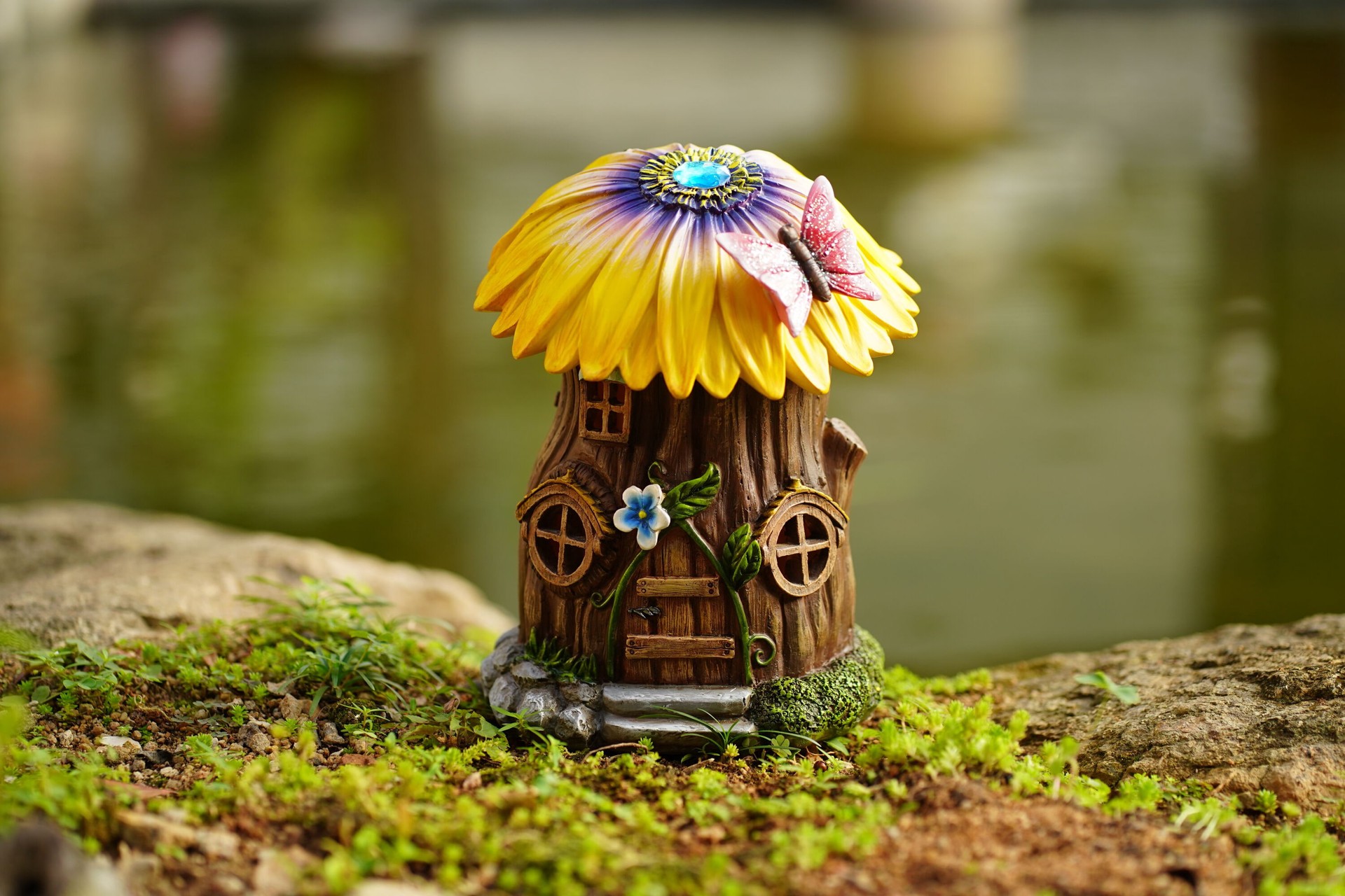 slide 6 of 6, Style Selections 10.4-in H x 7.87-in W Yellow Garden Statue, 1 ct