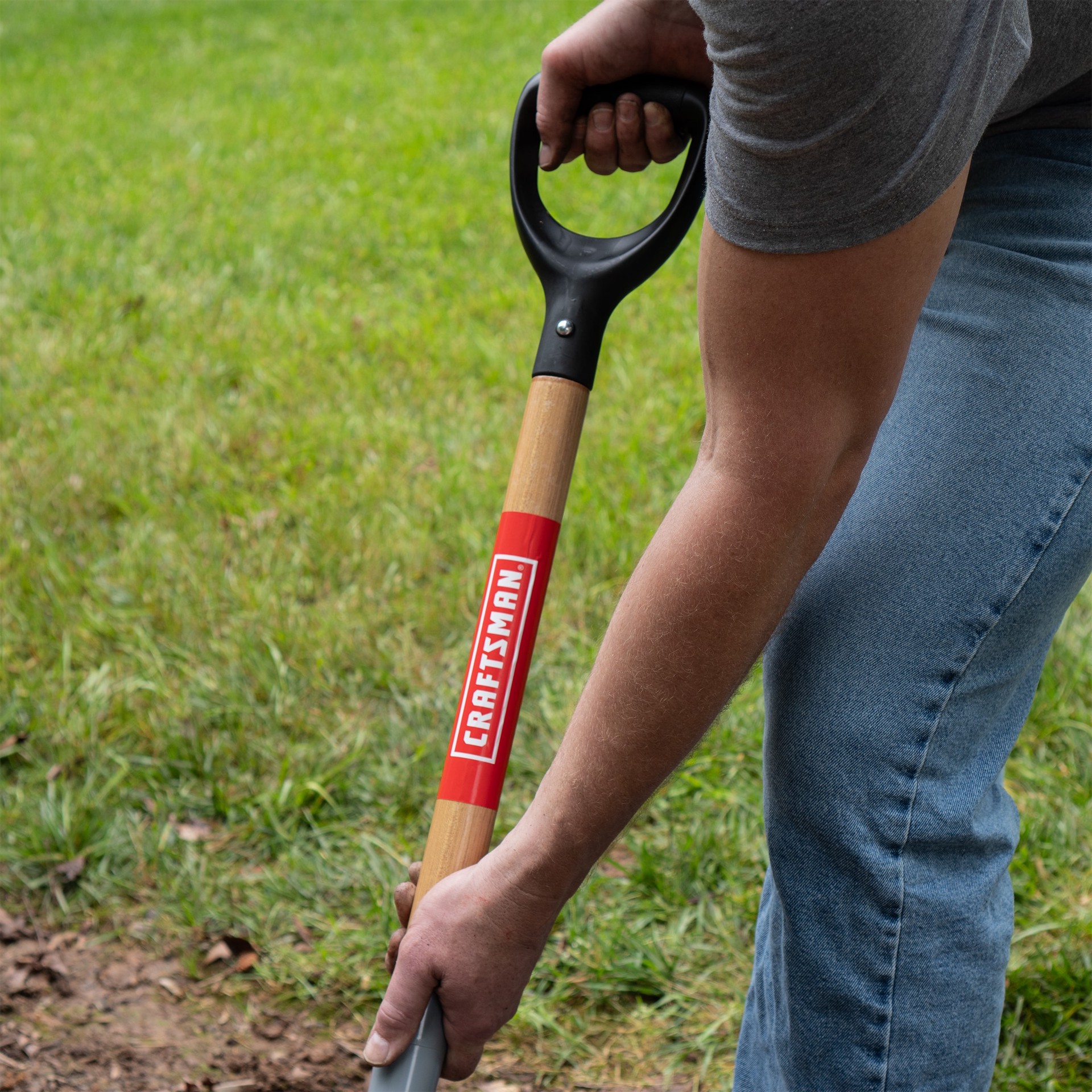 slide 6 of 6, CRAFTSMAN 27-in Wood D-Handle Scoop, 1 ct