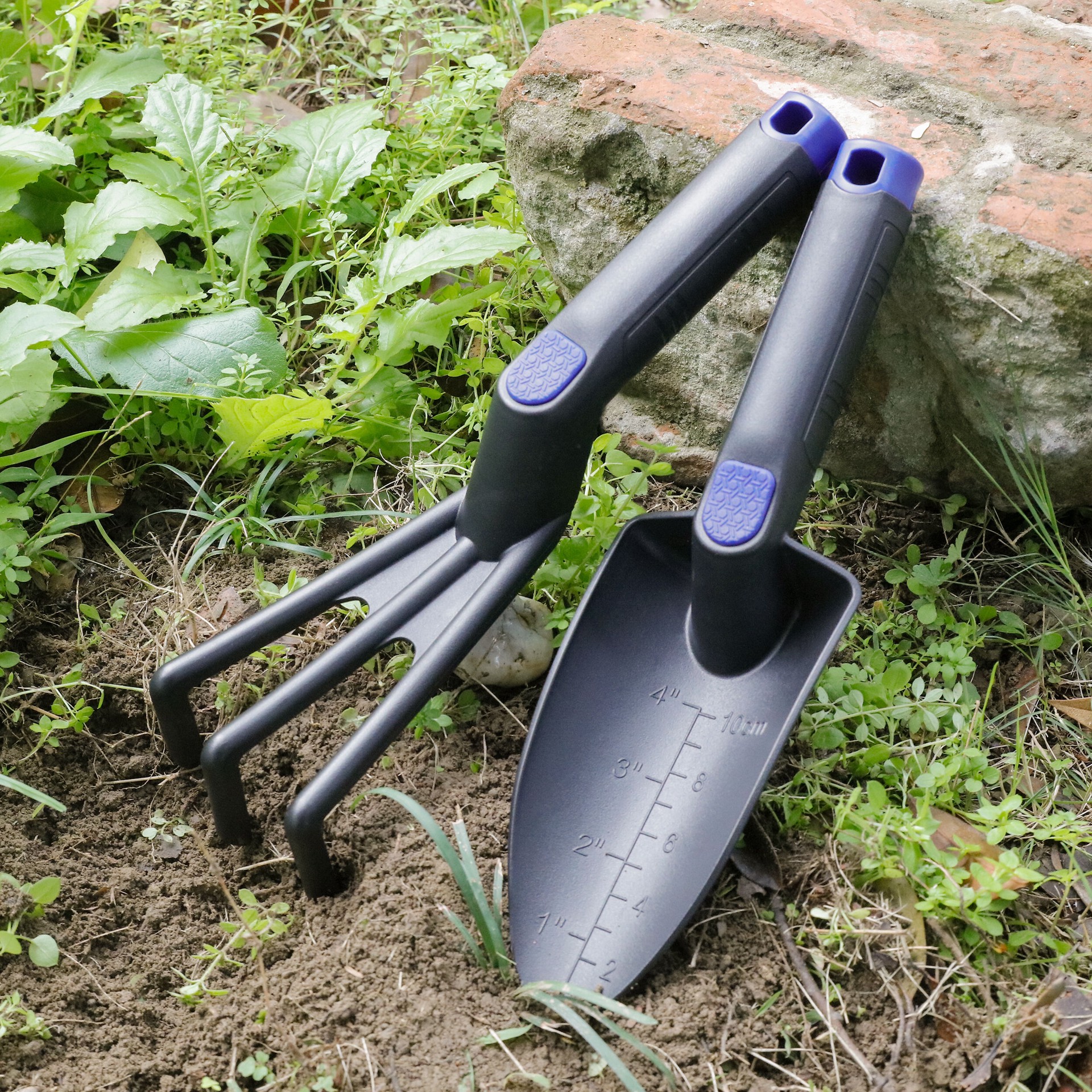 slide 5 of 6, Lowe's Essentials 2pc Plastic Garden Tool Set Hand Tool Kit, 1 ct