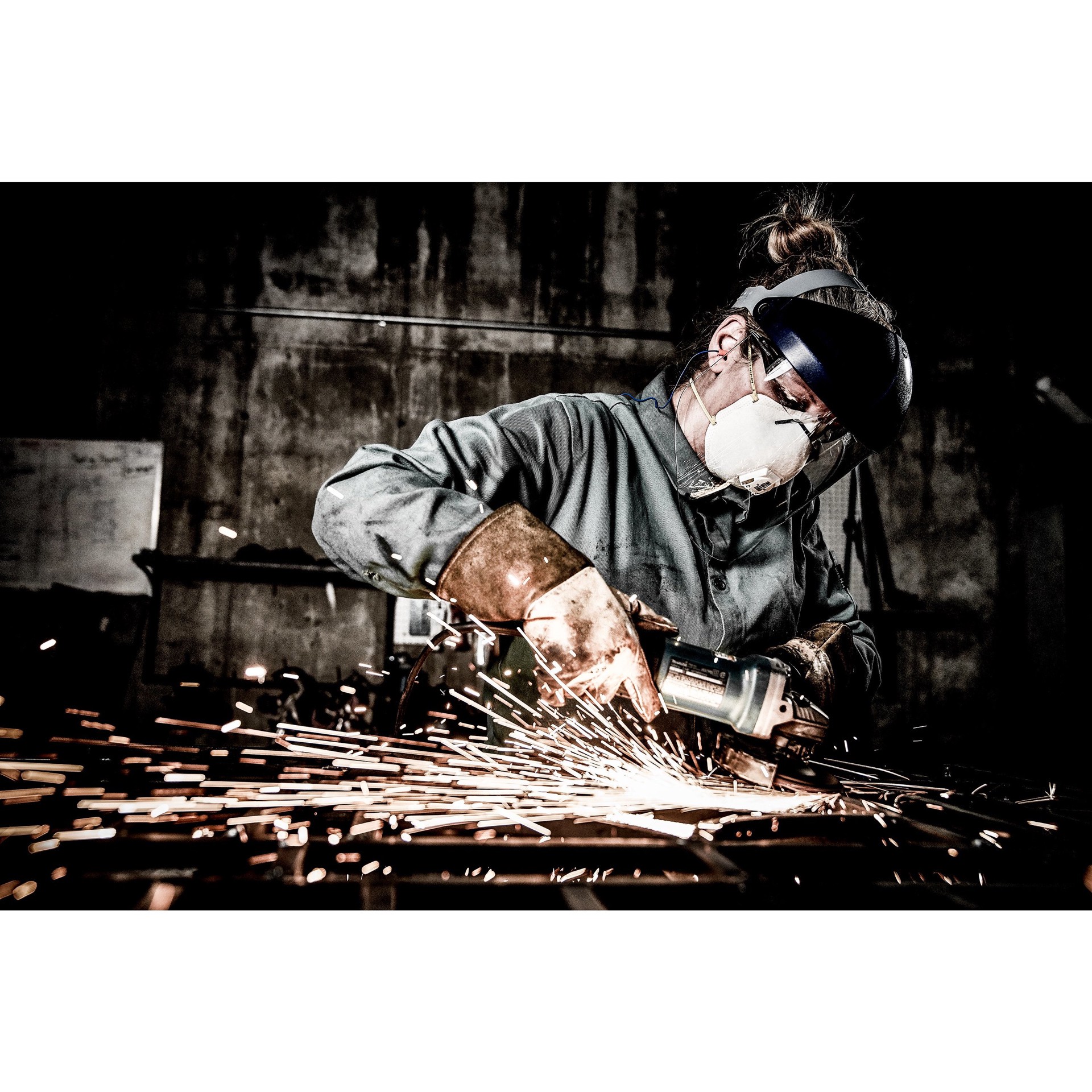 slide 4 of 5, 3M Disposable Multi-Purpose Valved Respirator, 1 ct