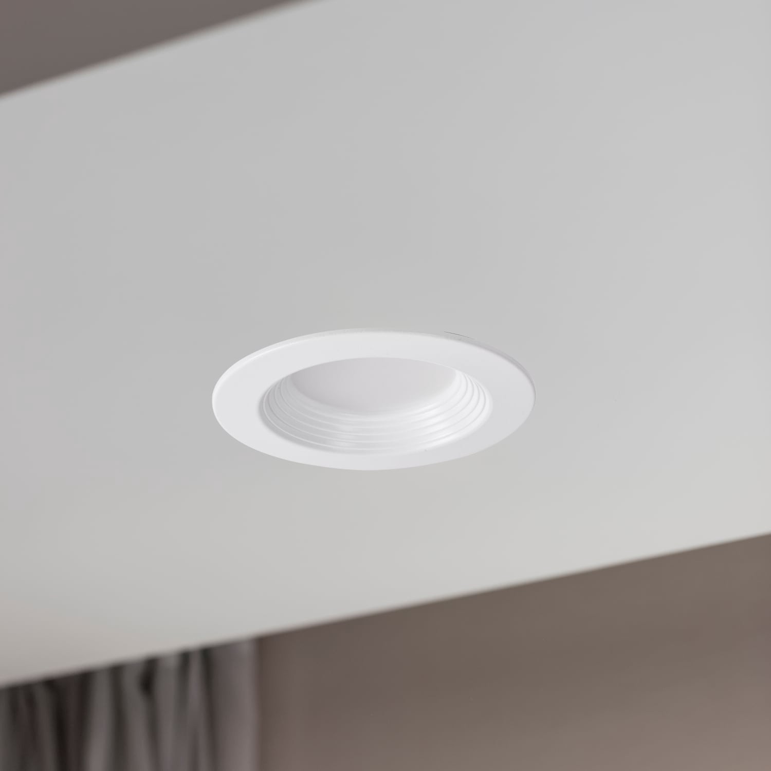 slide 6 of 6, Utilitech White 4-in 1000 -Lumens Switchable white Round Dimmable LED Wet rated Recessed Downlight, 1 ct