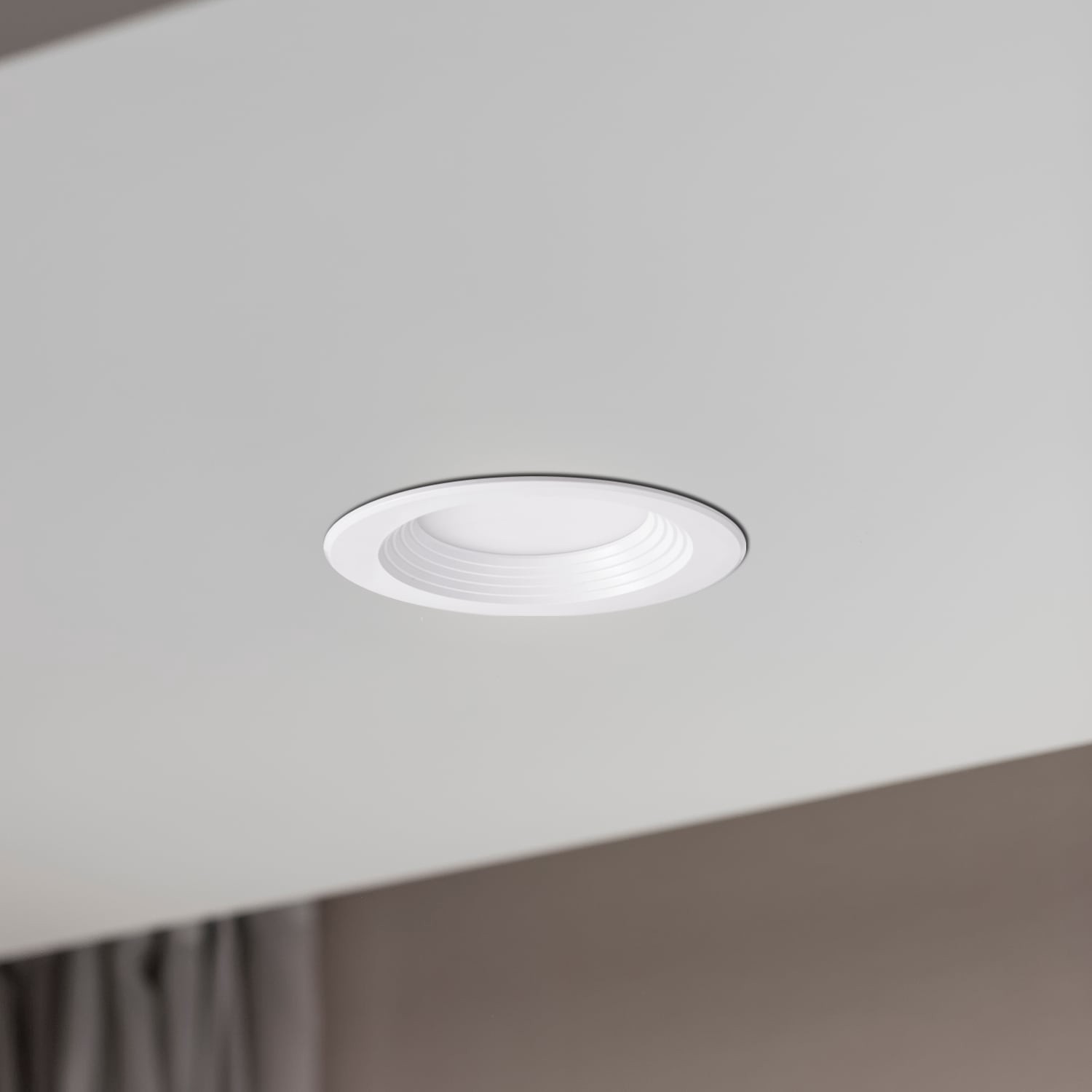 slide 6 of 6, Utilitech White 4-in 600 -Lumens Switchable white Round Dimmable LED Canless Wet rated Recessed Downlight 6 -Pack, 1 ct