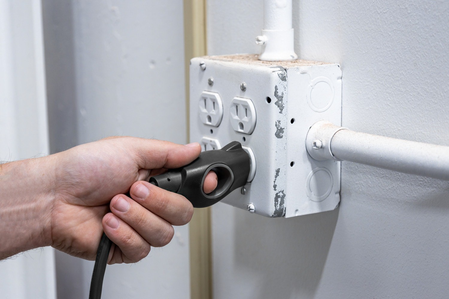 slide 3 of 6, Utilitech 50-ft 16 / 2 Heavy Duty 3 Prong Black Indoor/Outdoor Extension Power Cord, 1 ct