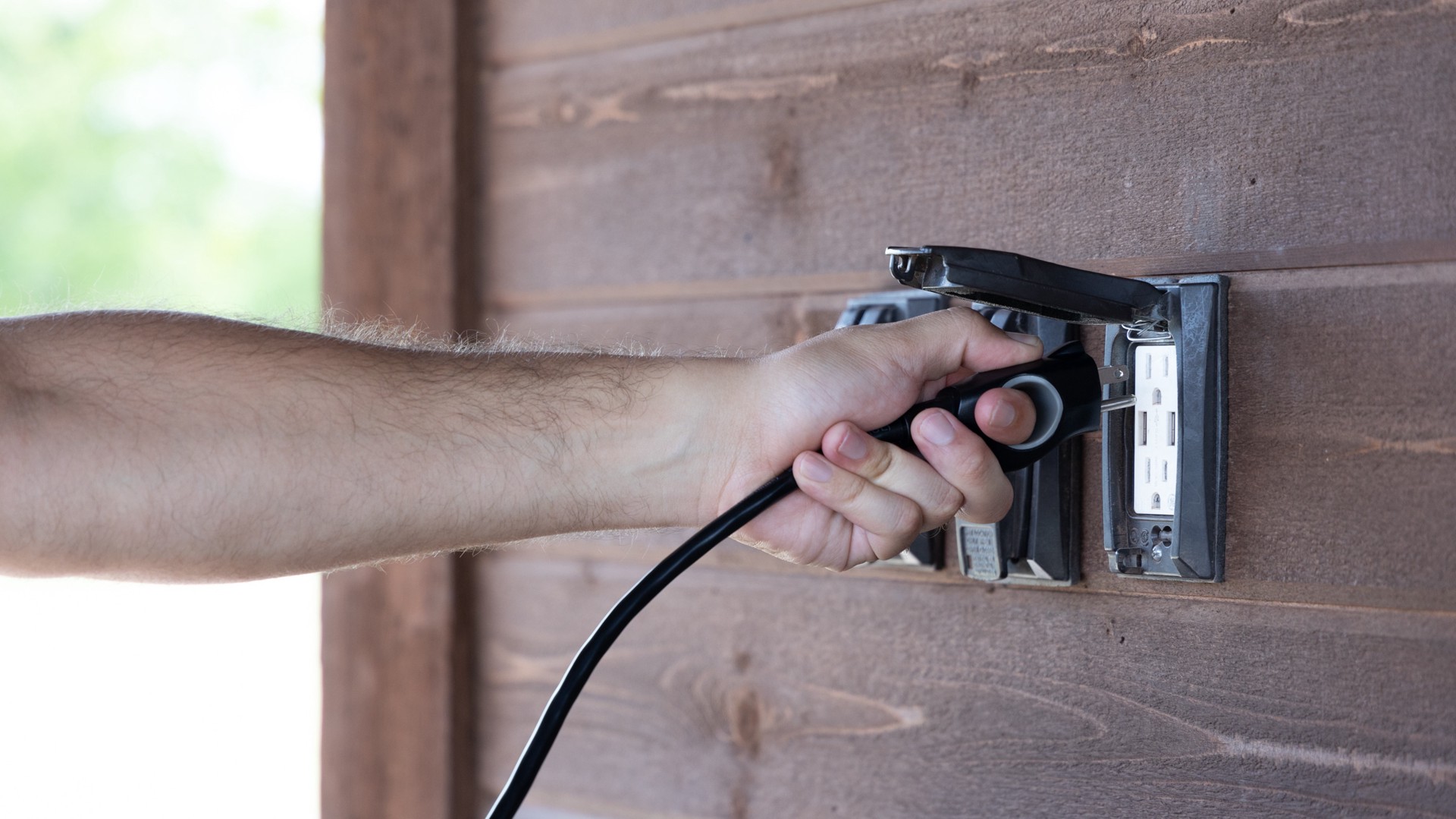 slide 6 of 6, Utilitech 50-ft 16 / 2 Heavy Duty 3 Prong Black Indoor/Outdoor Extension Power Cord, 1 ct