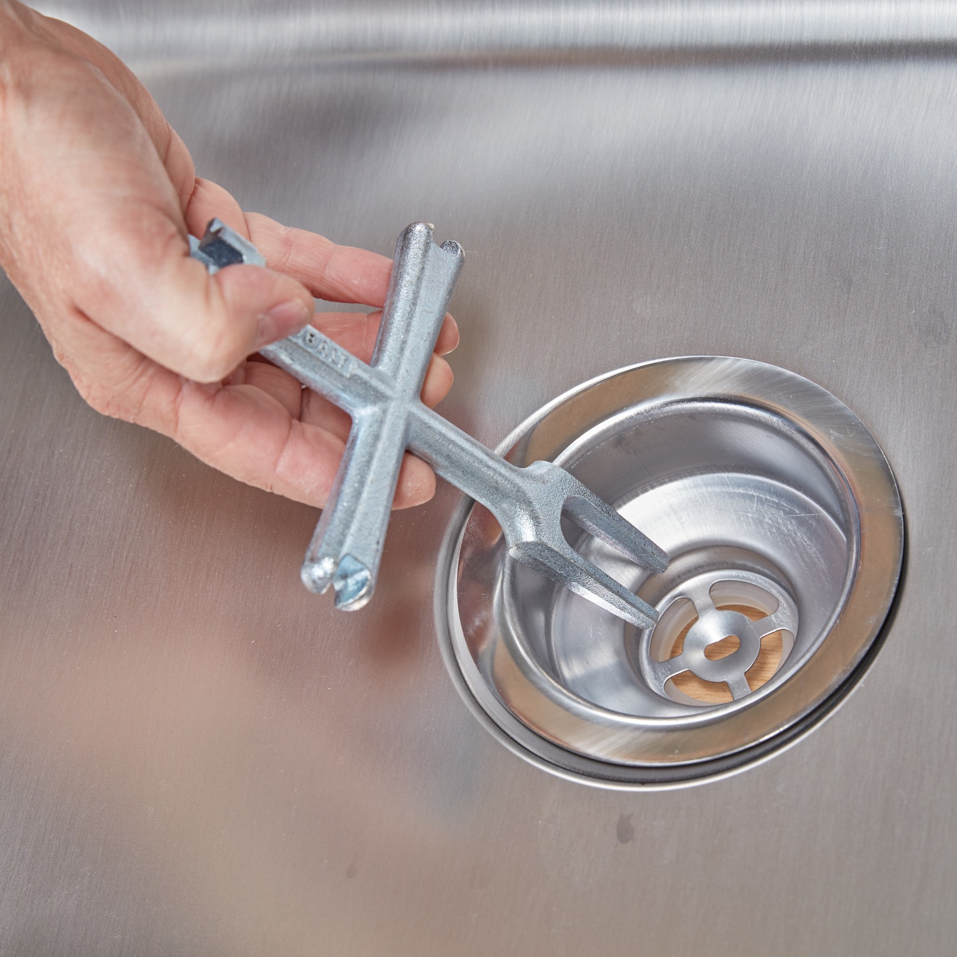 slide 2 of 4, Kobalt Wrench, 1 ct