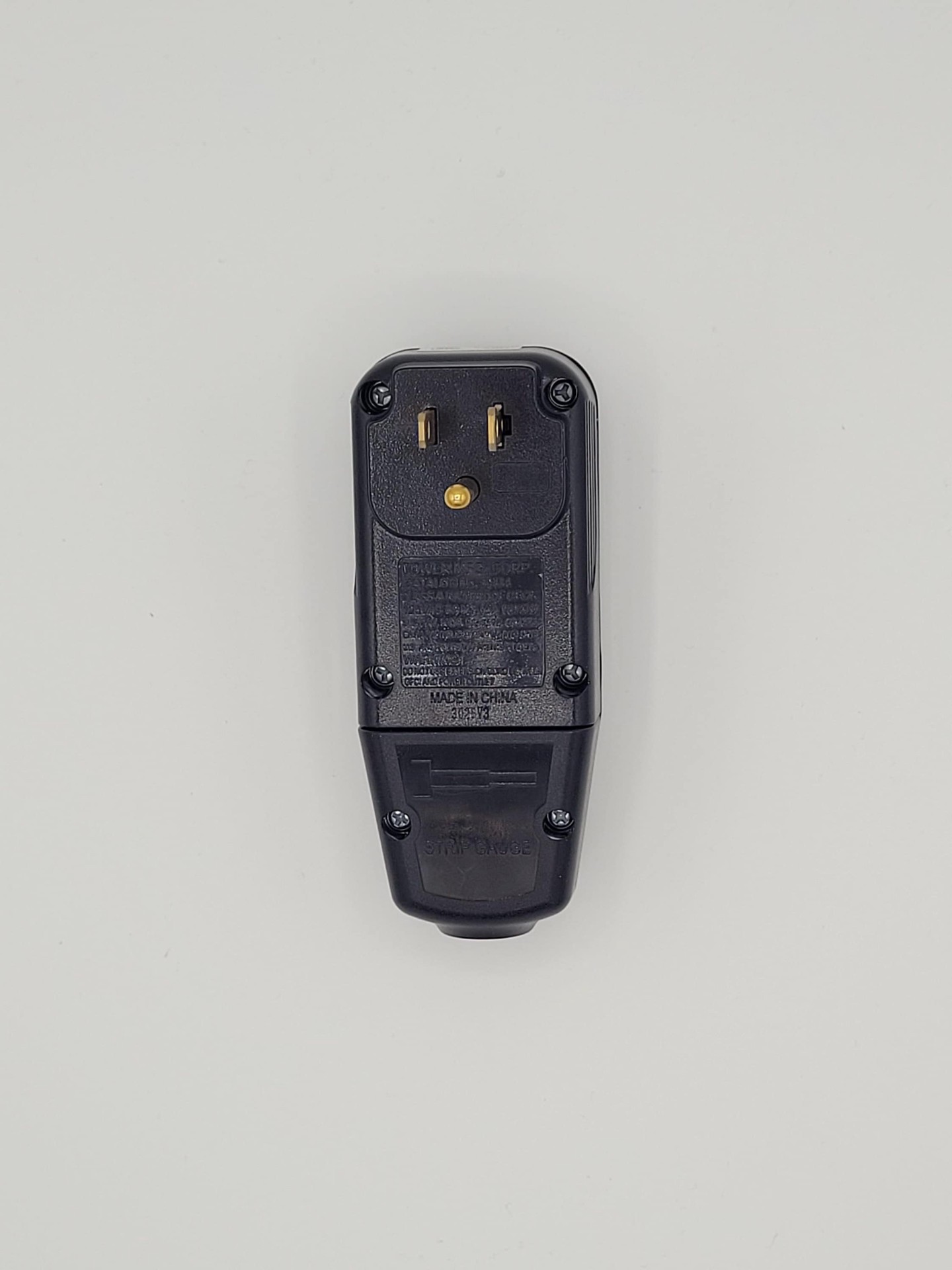 slide 2 of 3, Tower Manufacturing Utilitech 15.0-Amp 125 -Volt NEMA 5-15P 3-wire grounding Heavy-duty Straight Plug , Black, 1 ct