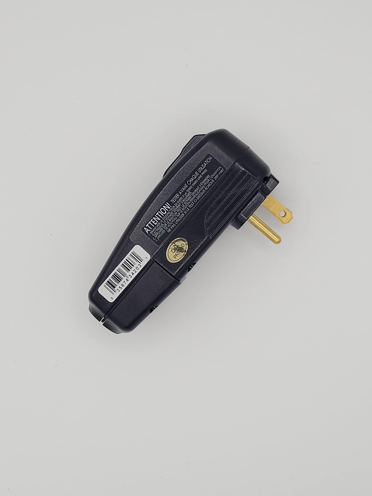 slide 3 of 3, Tower Manufacturing Utilitech 15.0-Amp 125 -Volt NEMA 5-15P 3-wire grounding Heavy-duty Straight Plug , Black, 1 ct