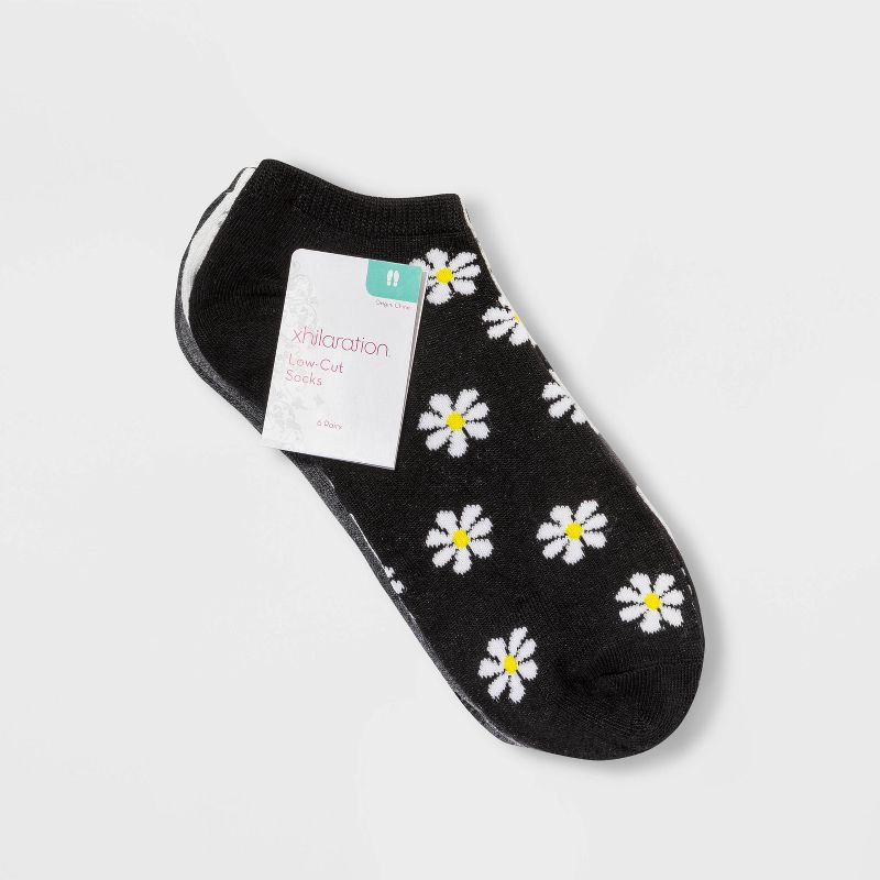 slide 2 of 2, Women's Daisy 6pk Low Cut Socks - Black 4-10: Recycled Polyester Blend, Banded Cuff, Snowflake Pattern, Machine Washable, 6 ct