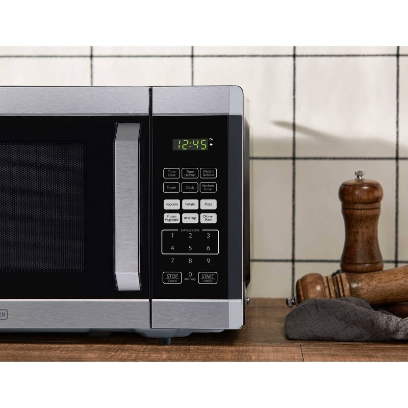 slide 3 of 6, BLACK+DECKER 0.9 cu ft 900W Microwave Oven - Stainless Steel, 1 ct