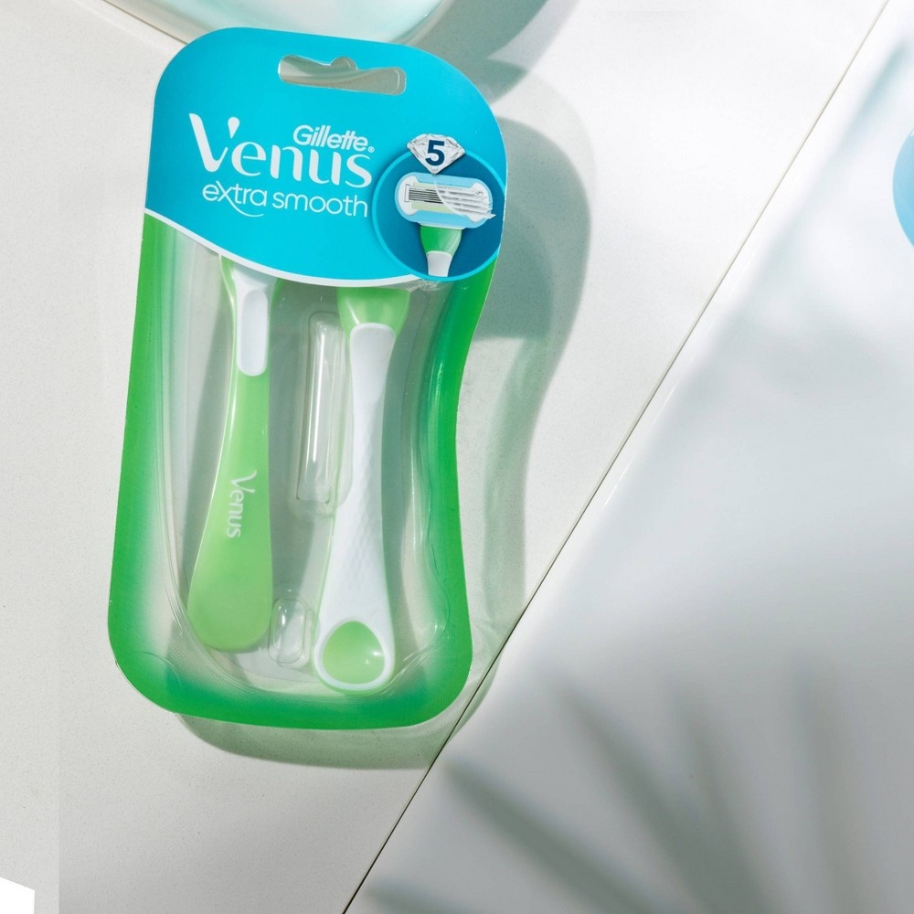 slide 7 of 7, Venus Extra Smooth Green Disposable Women's Razors, 2 ct