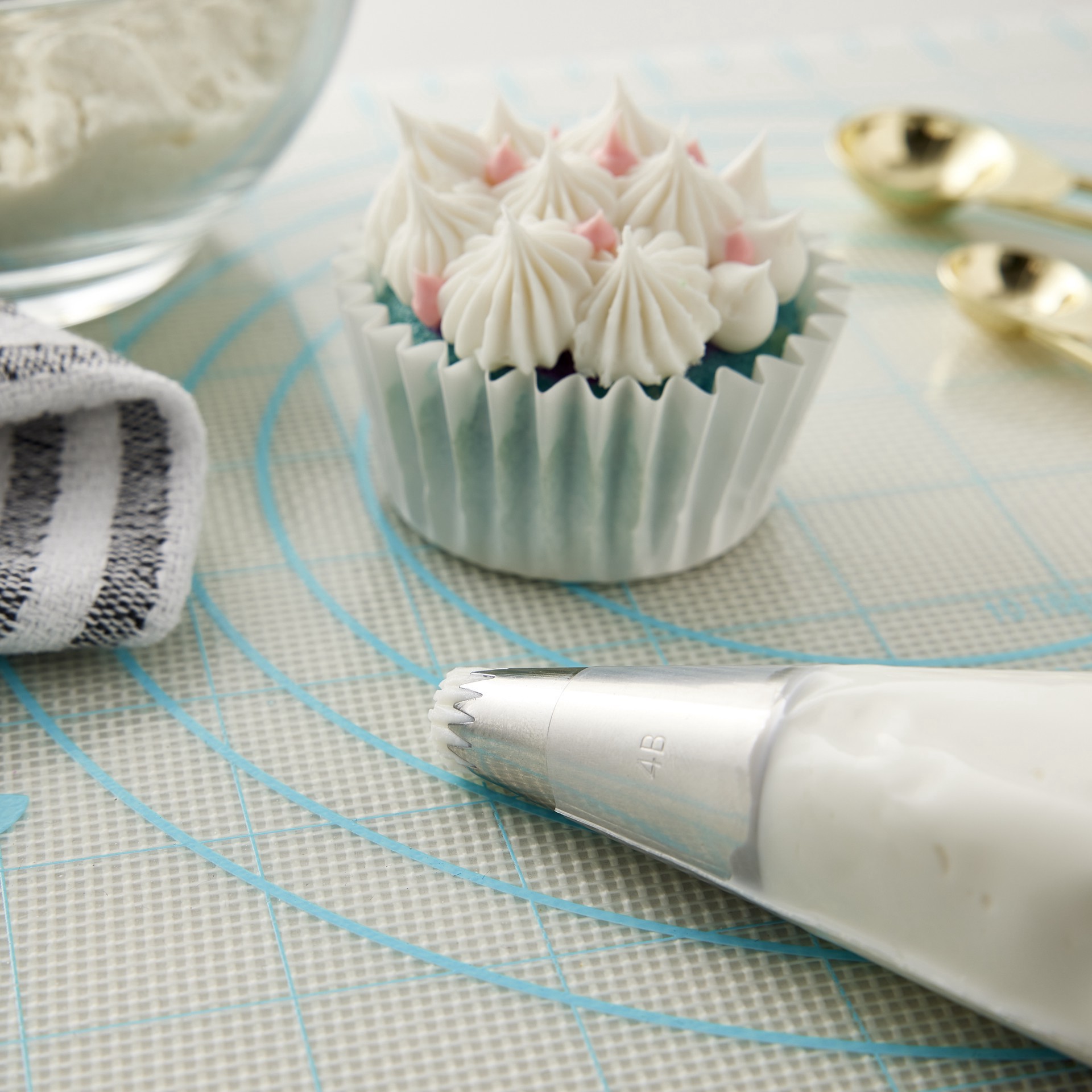 slide 2 of 3, Open Star Decorating Tip 4b By Celebrate It, 1 ct