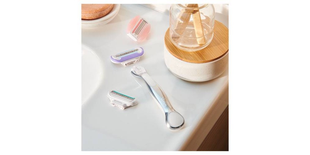 slide 3 of 7, Venus Deluxe Smooth Platinum Women's Metal Handle Razor + 2 Razor Blade Refills, 1 ct