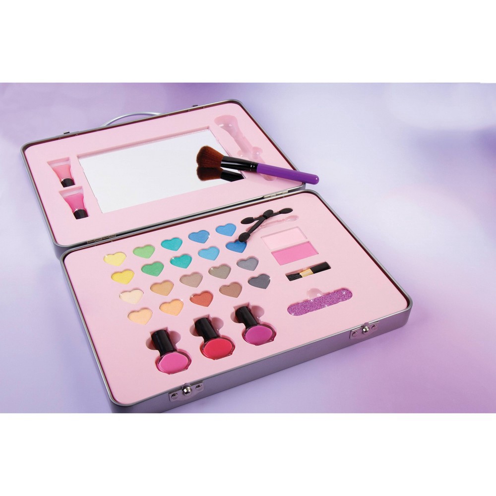 slide 7 of 9, Make It Real Cosmetic Kit, 1 ct