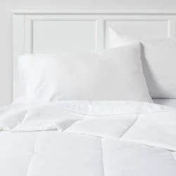 Full/Queen All Season Comforter Insert White - Room Essentials™
