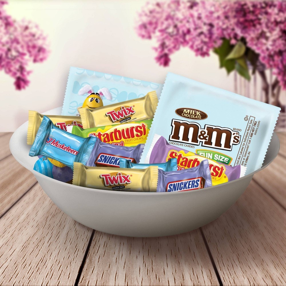 slide 6 of 7, Mars Snickers, Twix, 3Musketeers, M&#38;M&#39;s and Starburst Easter Variety Pack, 32.45 oz, 100 ct