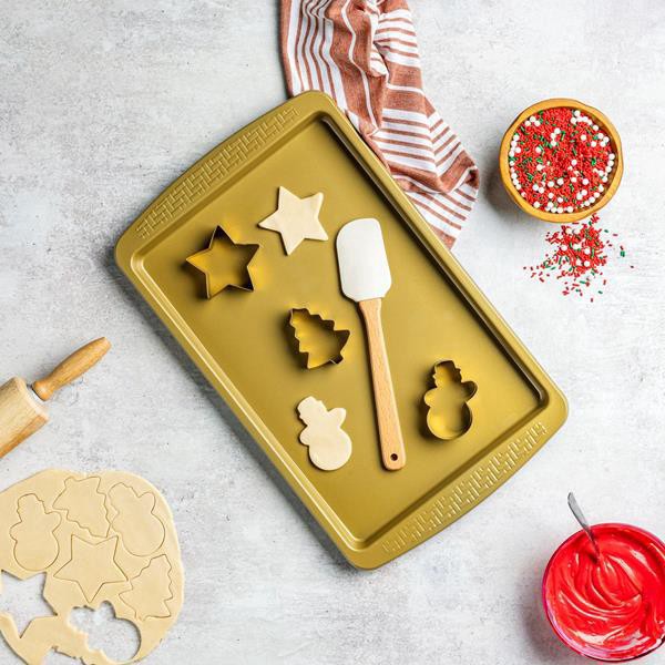 slide 1 of 1, Hy-Vee Seasons Gold Nonstick 5 Piece Holiday Baking Set, 1 ct