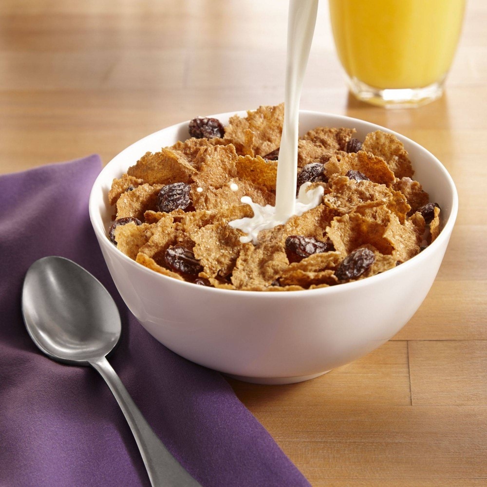 slide 3 of 11, Kellogg's Raisin Bran Raisin Bran Breakfast Cereal - Kellogg's, 37 oz