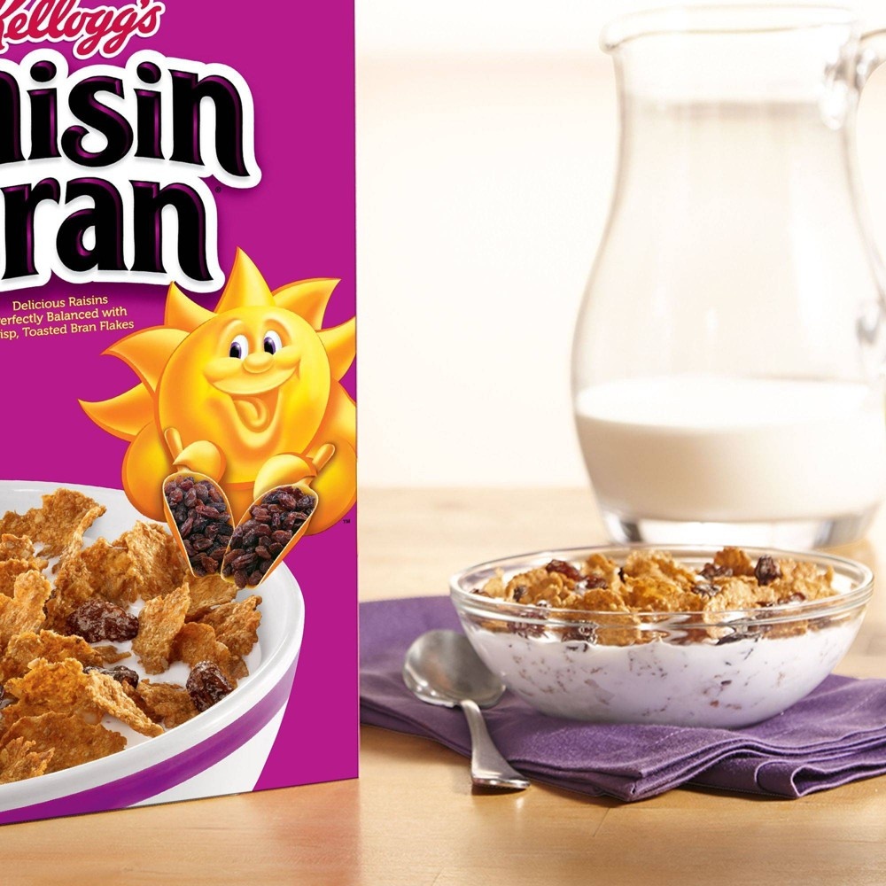 slide 4 of 11, Kellogg's Raisin Bran Raisin Bran Breakfast Cereal - Kellogg's, 37 oz