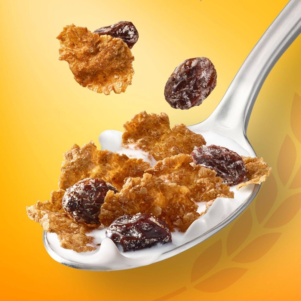 slide 6 of 11, Kellogg's Raisin Bran Raisin Bran Breakfast Cereal - Kellogg's, 37 oz