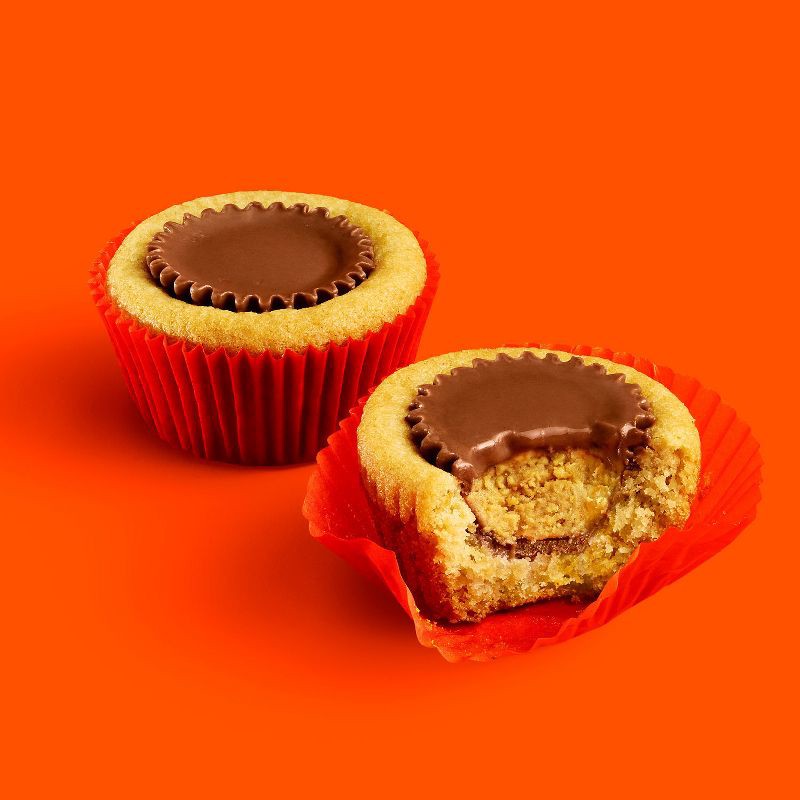 slide 6 of 7, Reese's Miniatures Milk Chocolate Peanut Butter Cups Candy - 35.6oz, 35.6 oz
