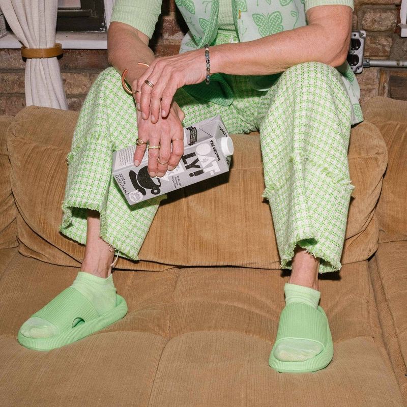 slide 4 of 11, Oatly Oatmilk Barista Edition Non-Dairy Milk - 32 fl oz, 32 fl oz