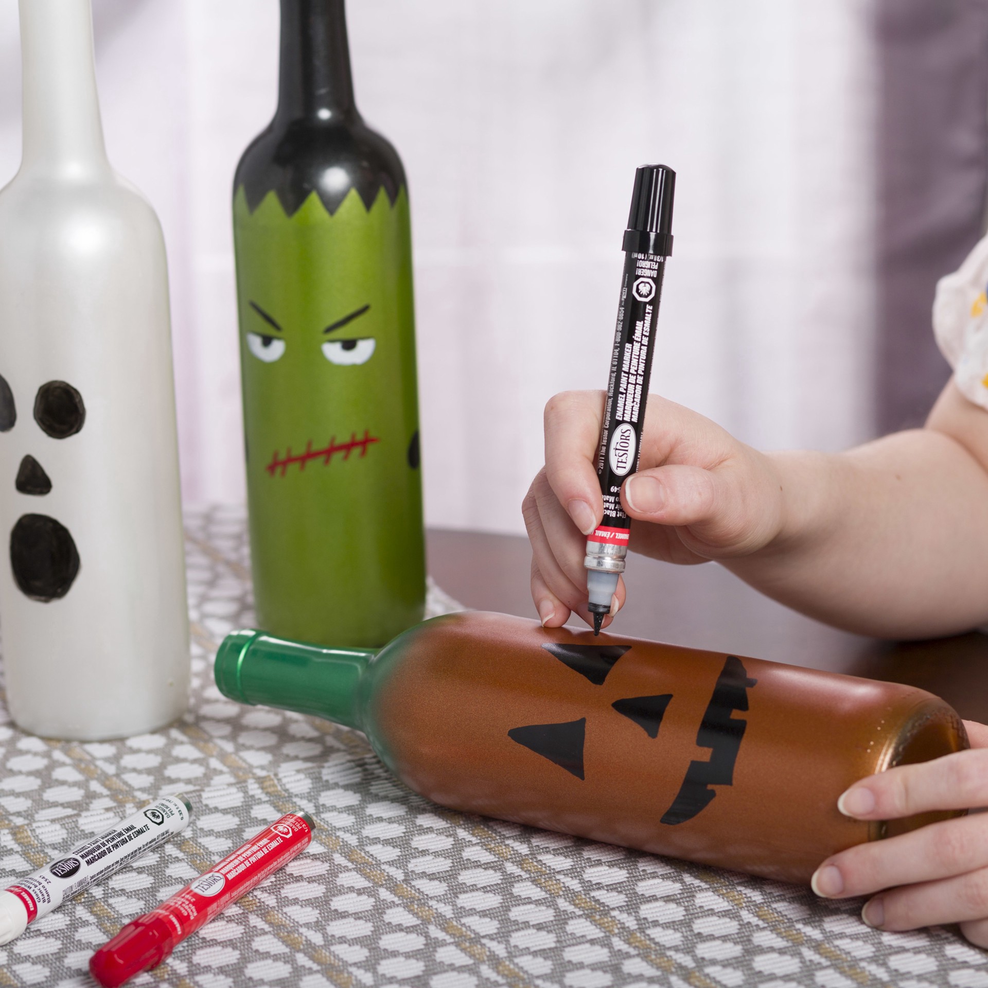 slide 4 of 5, Testors Metallic Chisel Tip Enamel Marker, 10 ml