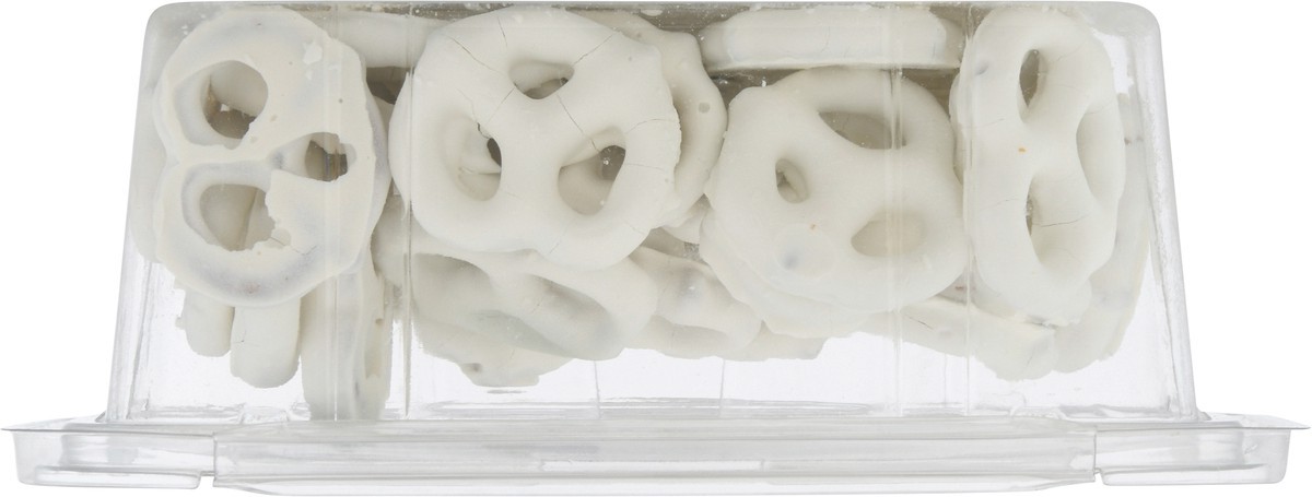 slide 13 of 13, Valued Naturals Tub Pretzel Yogurt, 8.5 oz