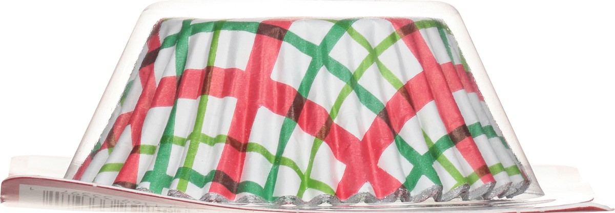 slide 7 of 12, Betty Crocker Plaid Red/Green Baking Cup No Fade, 24 ct