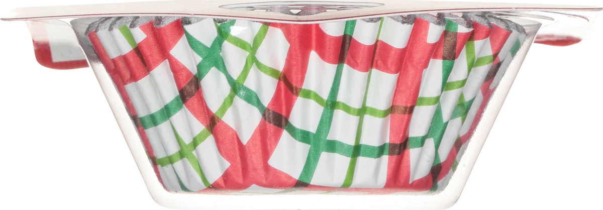 slide 6 of 12, Betty Crocker Plaid Red/Green Baking Cup No Fade, 24 ct