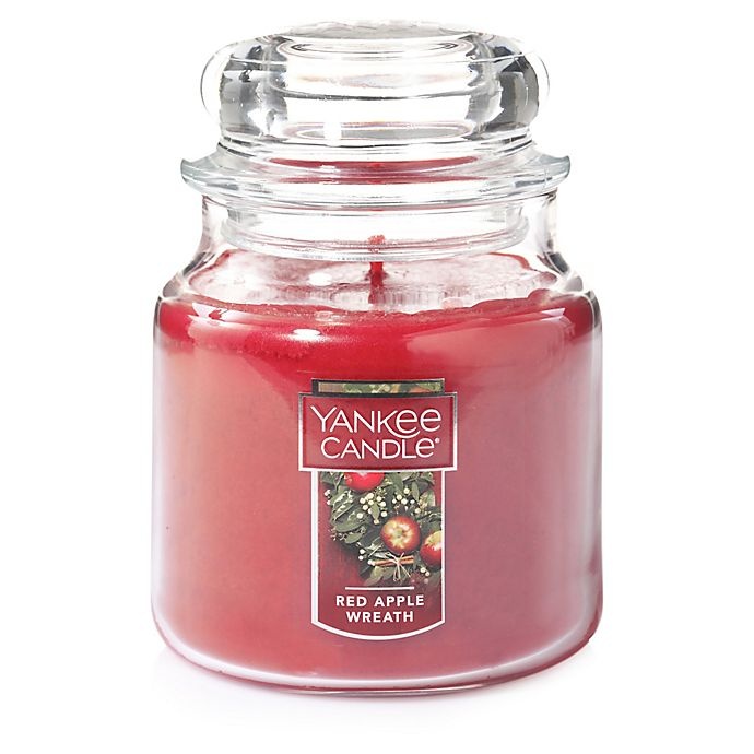 slide 1 of 1, Yankee Candle Housewarmer Red Apple Wreath Medium Classic Jar Candle, 1 ct