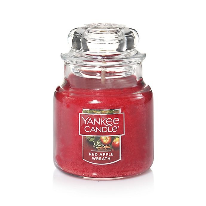slide 1 of 1, Yankee Candle Housewarmer Red Apple Wreath Small Classic Jar Candle, 1 ct