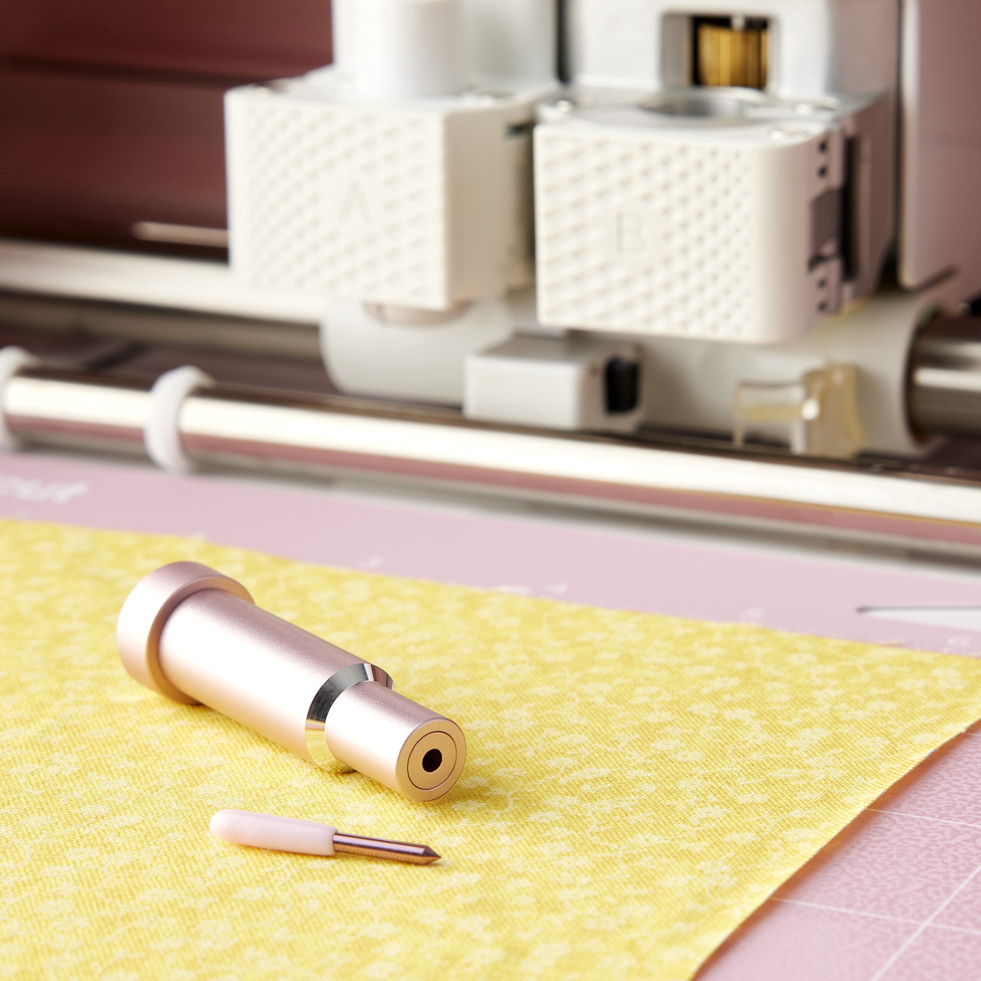 slide 3 of 3, Cricut Bonded-Fabric Blade & Housing, 1 ct