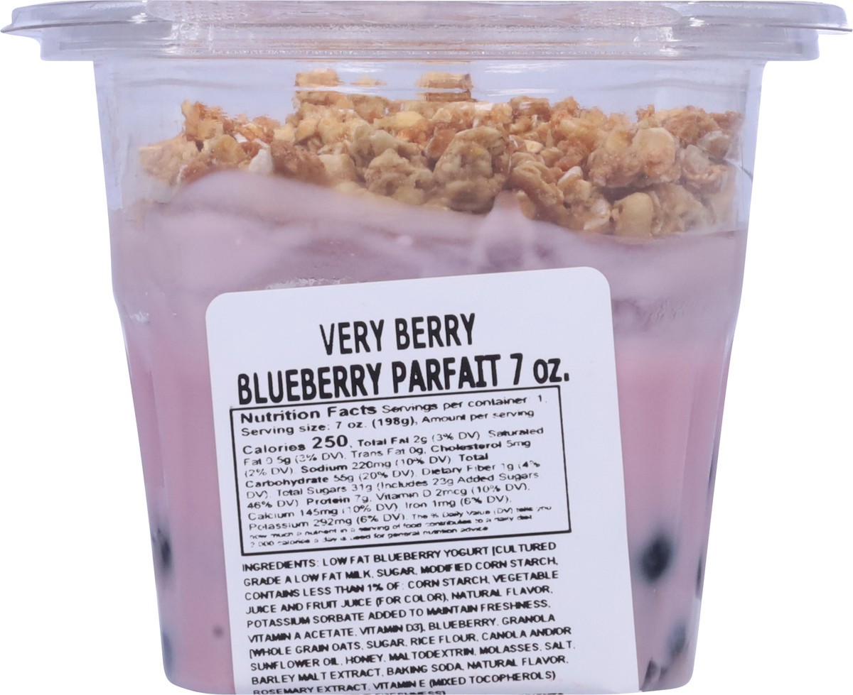 slide 6 of 9, Del Monte Very Berry Blueberry Parfait 7 oz, 7 oz