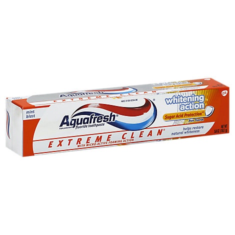 slide 1 of 1, Aquafresh Toothpaste Extreme Clean Whitening, 5.6 oz