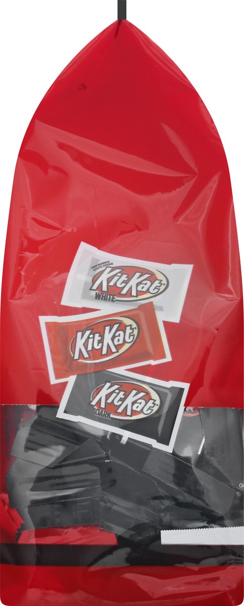 slide 8 of 9, KIT KAT Assorted Flavored Wafer Snack Size, Candy Party Pack, 31.36 oz, 31.36 oz