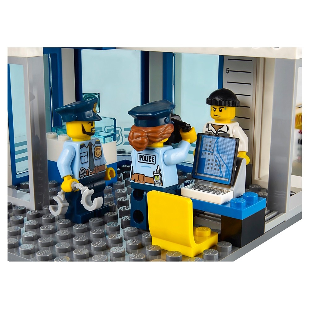 slide 4 of 25, LEGO City Police Police Station 60141, 1 ct