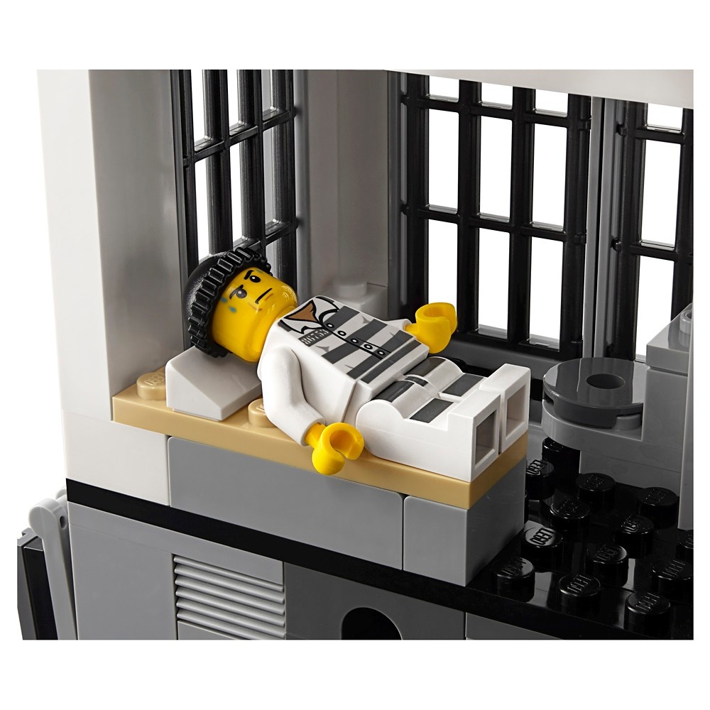 slide 15 of 25, LEGO City Police Police Station 60141, 1 ct