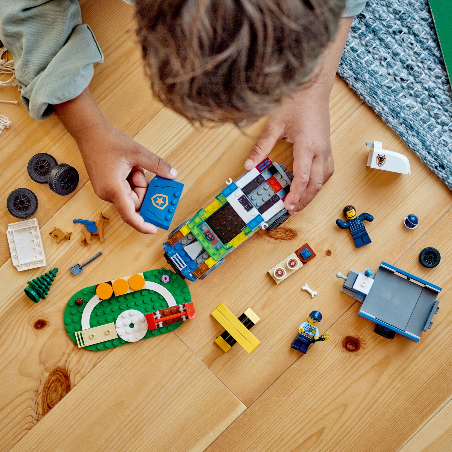 slide 5 of 6, LEGO City Mobile Police Dog Training Set with Toy Car 60369, 197 ct