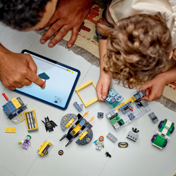 slide 12 of 21, LEGO DC Batman: The Batcave with Batman, Batgirl & The Joker 76272, 1 ct