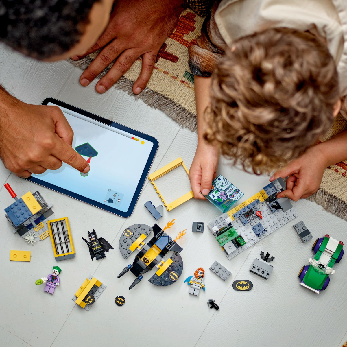 slide 13 of 21, LEGO DC Batman: The Batcave with Batman, Batgirl & The Joker 76272, 1 ct