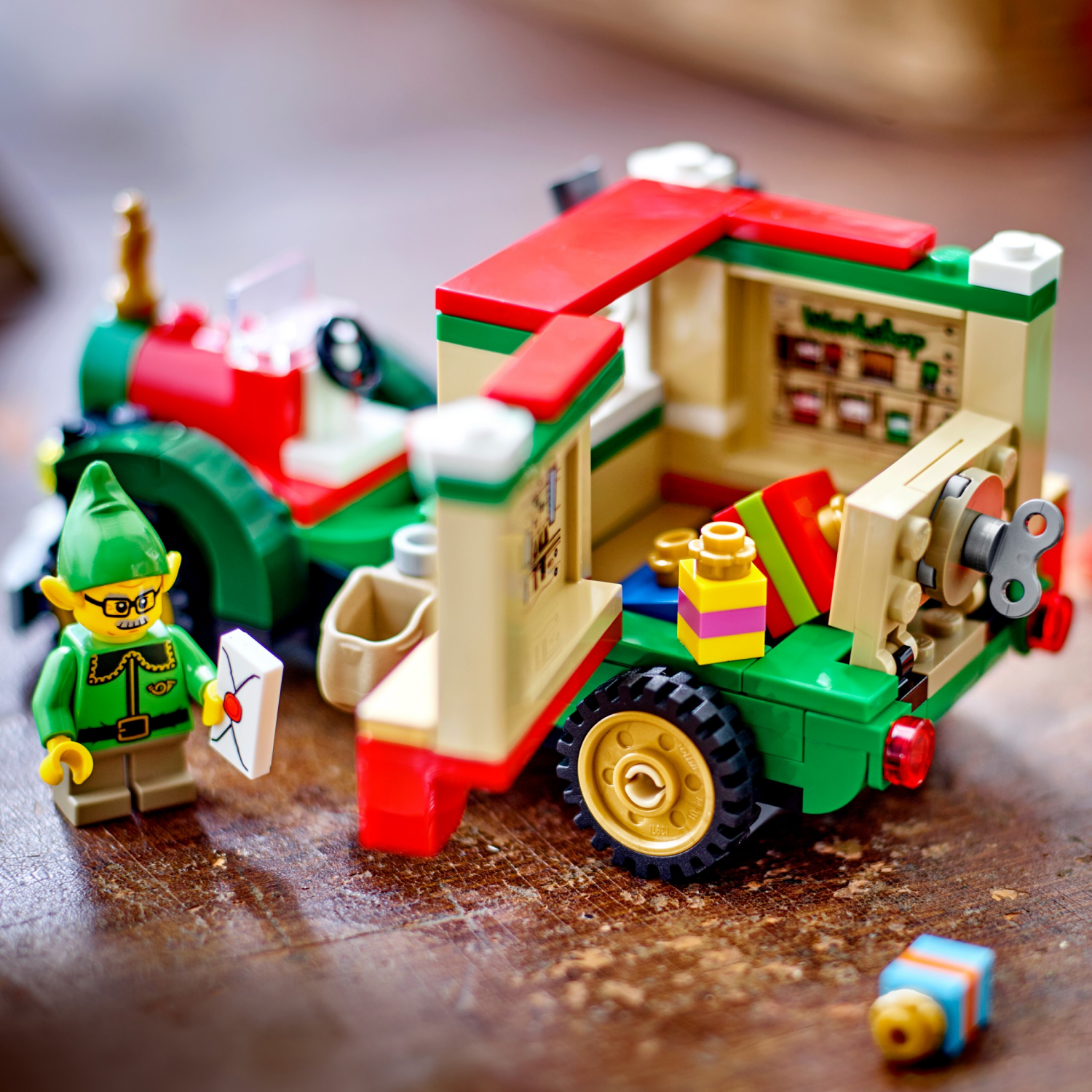 slide 4 of 6, LEGO Santa's Delivery Truck 40746, 1 ct