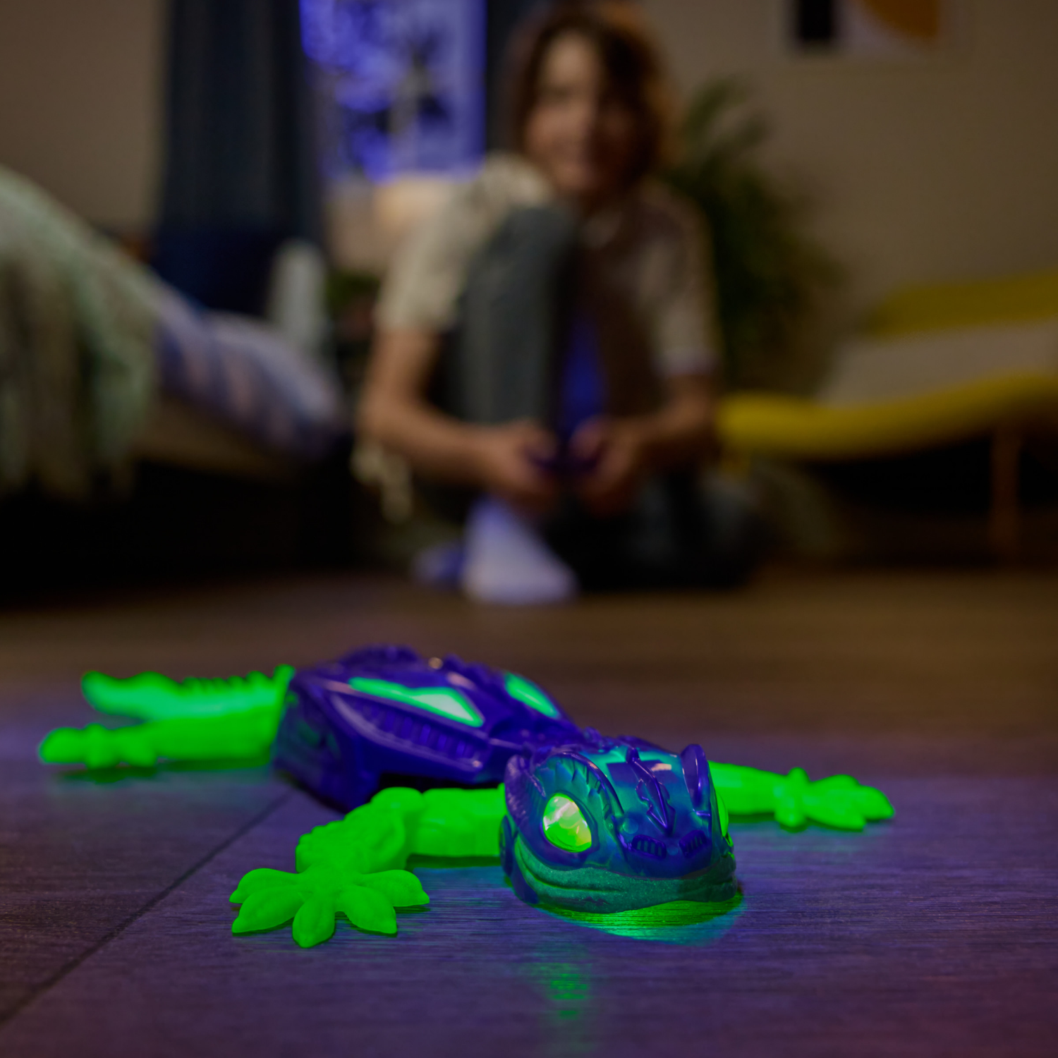slide 5 of 7, HEXBUG HEX BOTS Glow in the Dark Gecko, Rechargeable RC, 1 Each, 1 ct