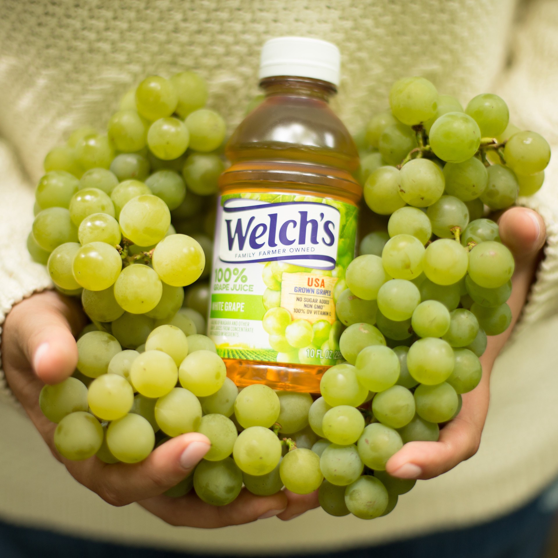 slide 2 of 5, Welch's 100% Grape Juice, White Grape, 10 Fl Oz On-the-Go Bottle (Pack of 6), 60 fl oz