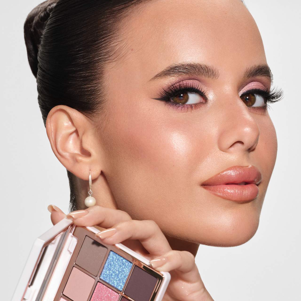 slide 5 of 11, Anastasia Beverly Hills Mini Sugar Eye Palette, 