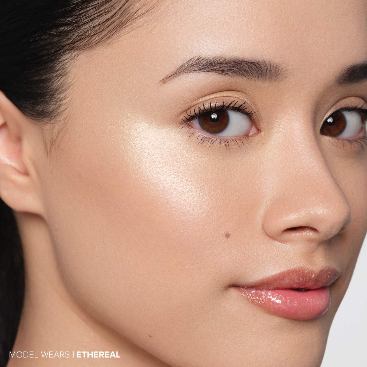 slide 8 of 10, Anastasia Beverly Hills Glow Seeker Champagne Gold Powder Highlighter Ethereal, 