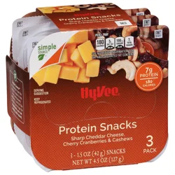 Hy-vee Sharp Cheddar Cheese, Cherry Cranberries & Cashews Protein Snacks